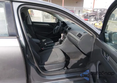 2013 Volkswagen Passat S z USA, uszkodzony, nr VIN 1VWAP7A34DC074668